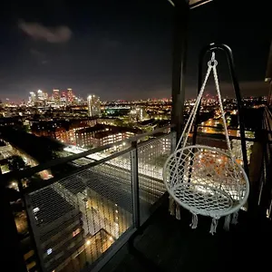 - Shadwell - Wrap Around Balcony W Scenic View Apartment
